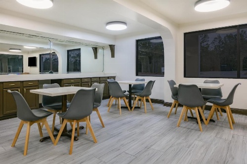 Super 8 by Wyndham Moss Point image 15