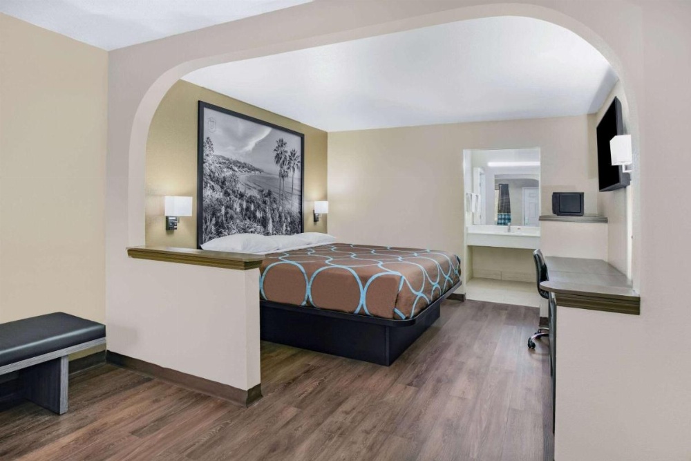 Super 8 by Wyndham Moss Point